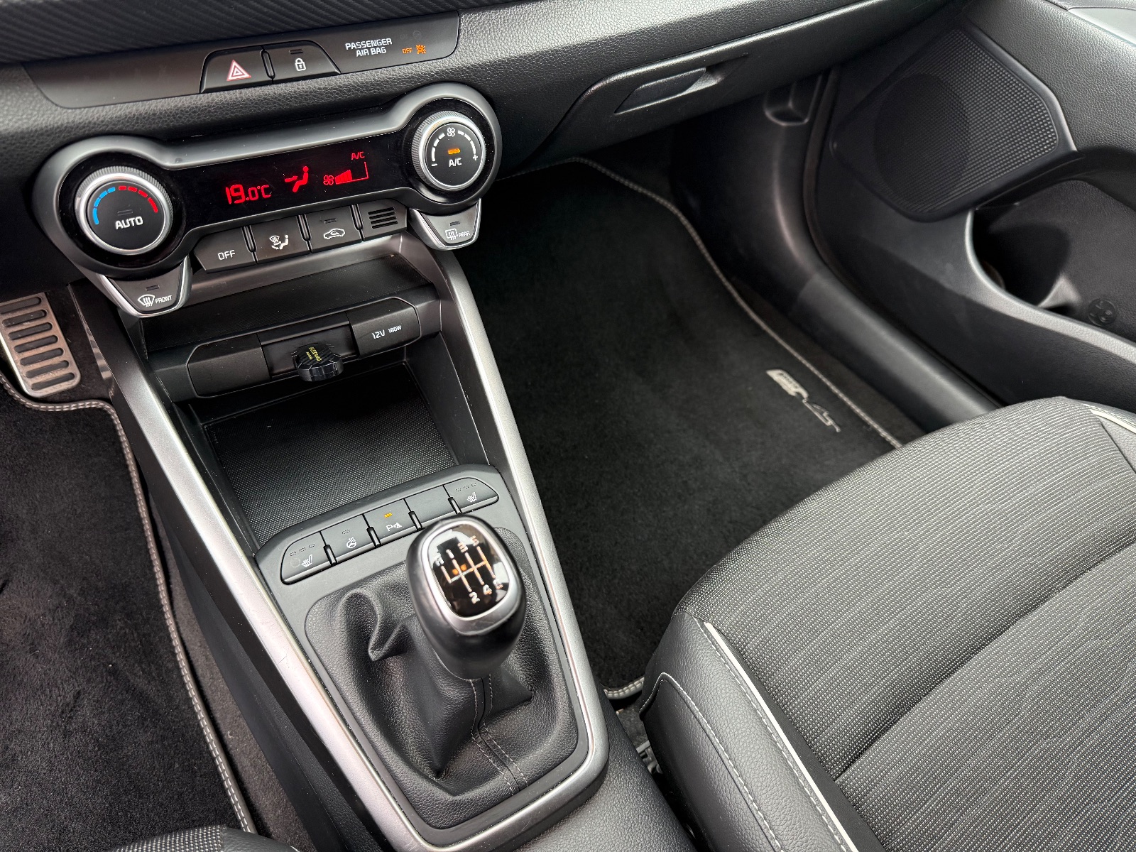Kia Stonic GT-Line (2023) - photo 12