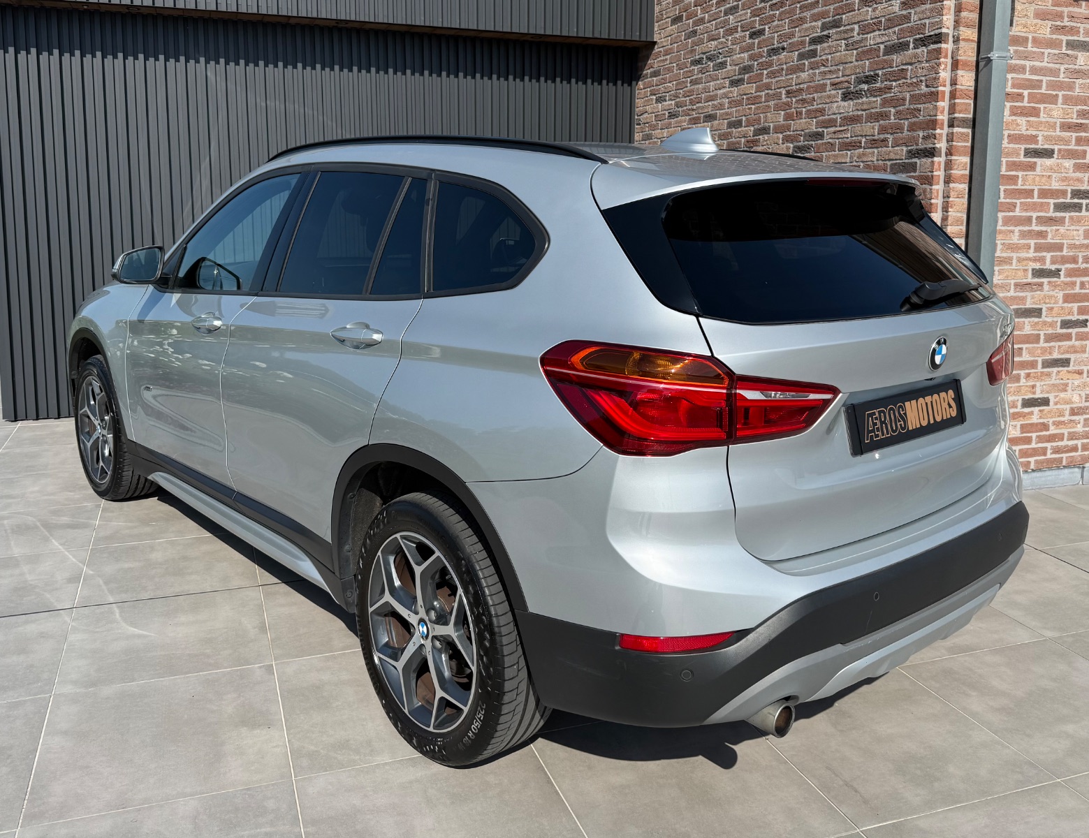 BMW X1 xDrive18d X-Line (2016) - photo 3
