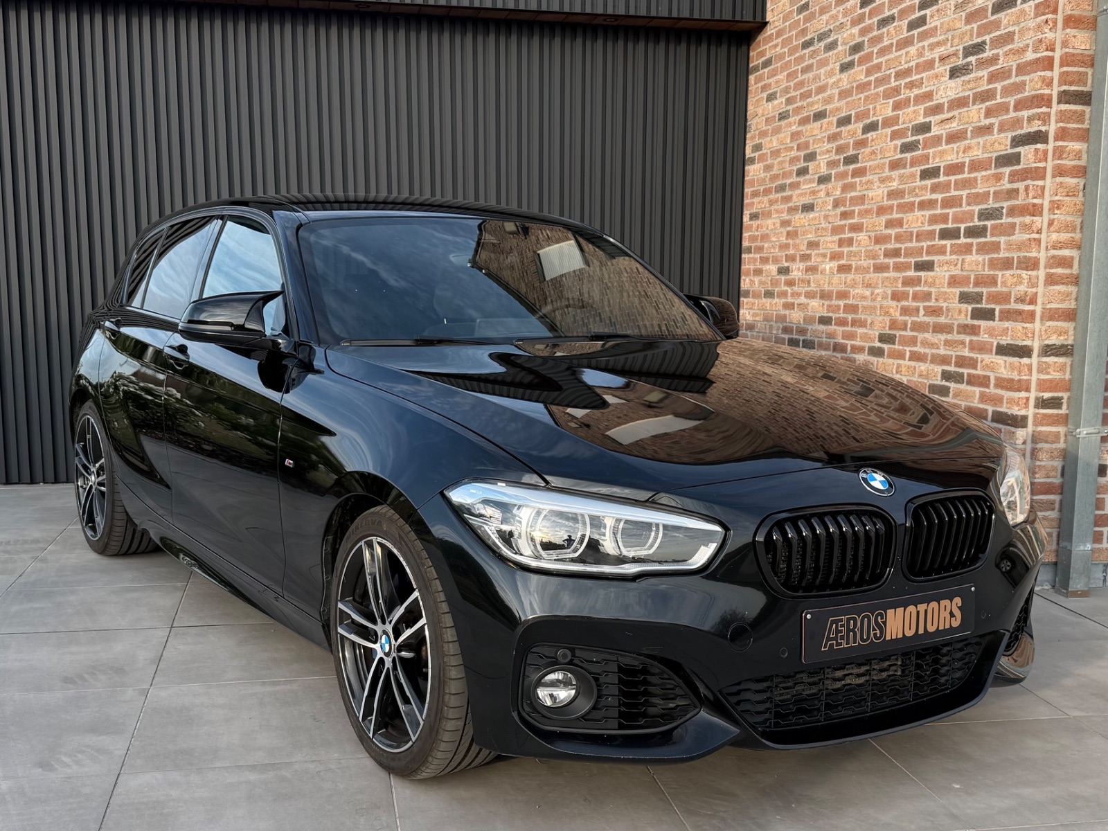BMW Série 1 BMW 118iA F20 M Sport (2017) - photo 1