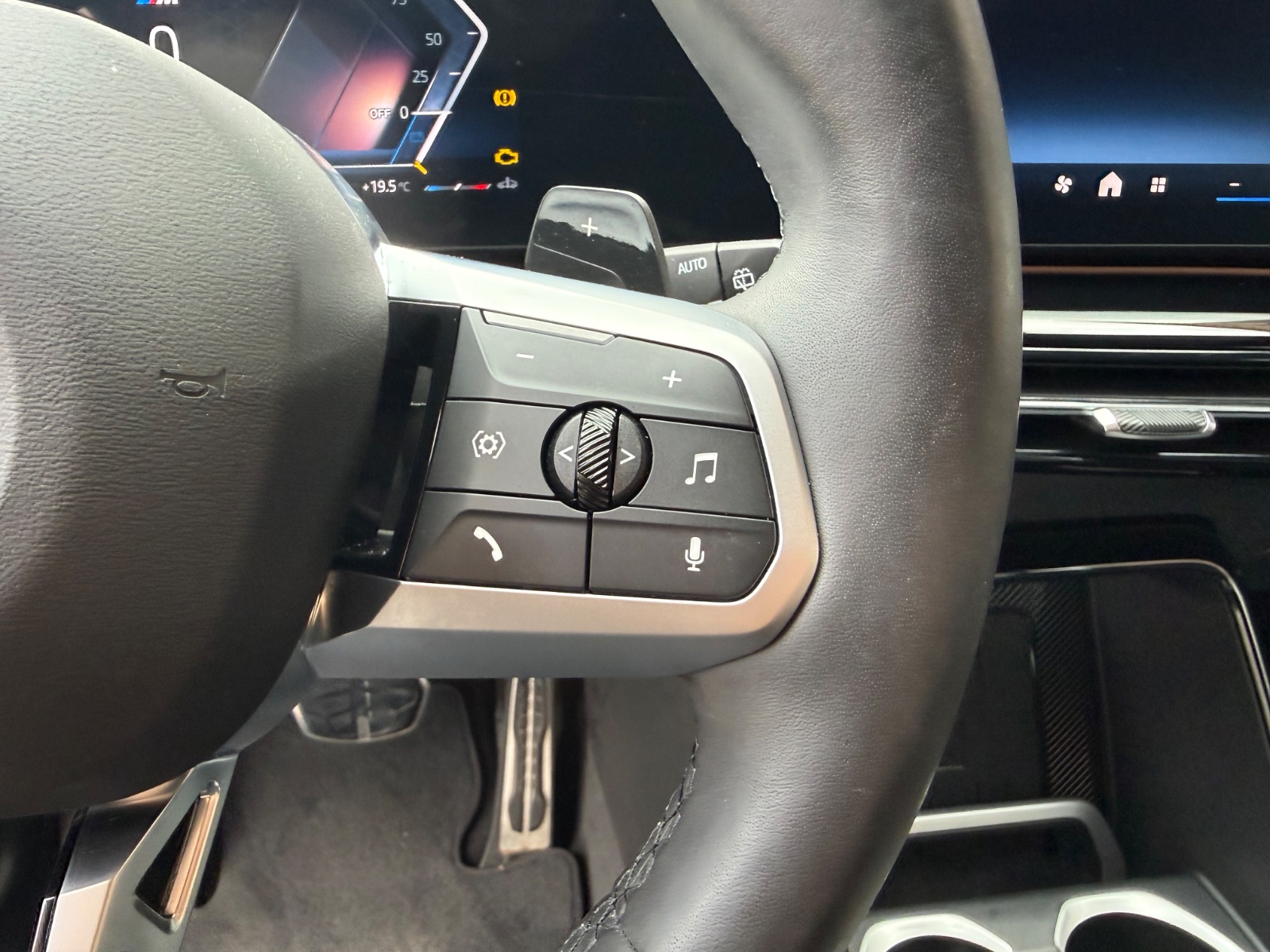 BMW X1 sDrive 18i M (2025) - photo 11